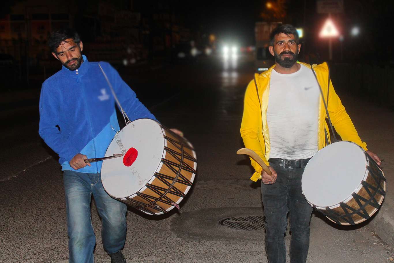 Davulcuların sahur mesaisi devam ediyor Davulcuların sahur mesaisi devam ediyor